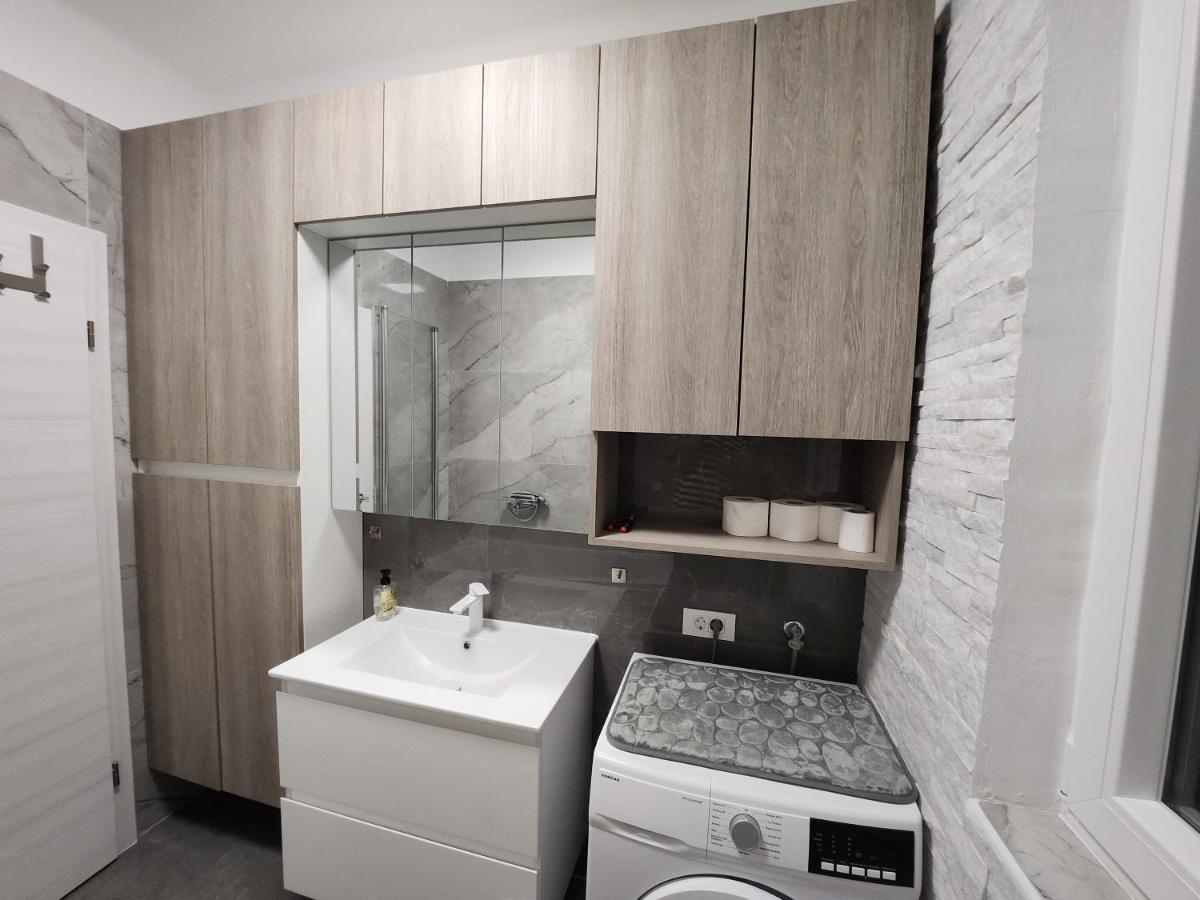 Airport Split Apartment Kastel Stafilic Exterior photo