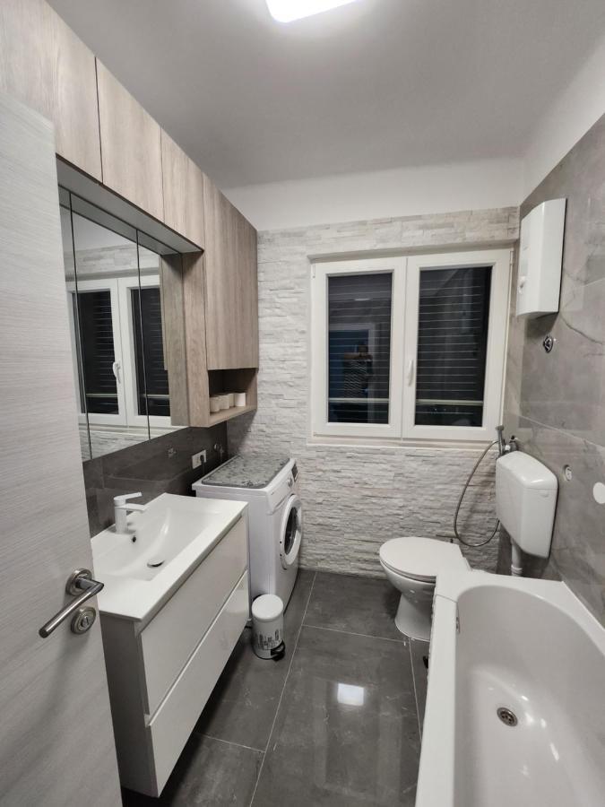 Airport Split Apartment Kastel Stafilic Exterior photo